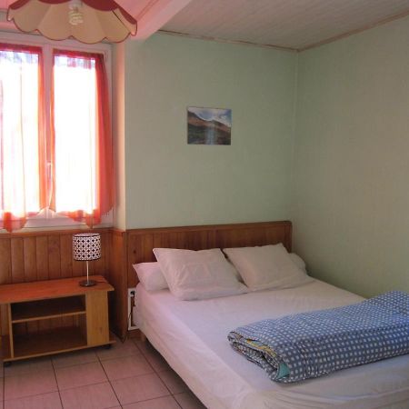 Appartement Rdc Maison De Village Savignac-les-Ormeaux Luaran gambar